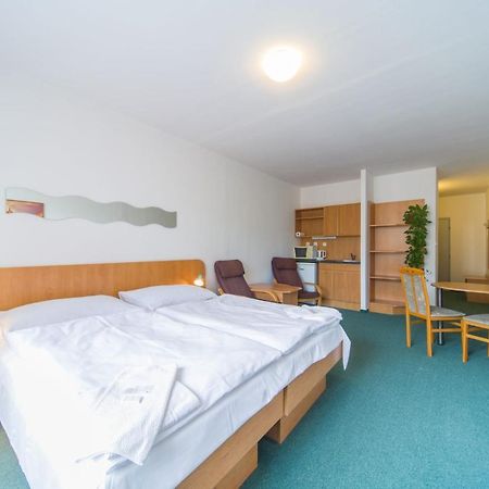 Hotel Arnost Garni ปาร์ดูบิตเซ ภายนอก รูปภาพ
