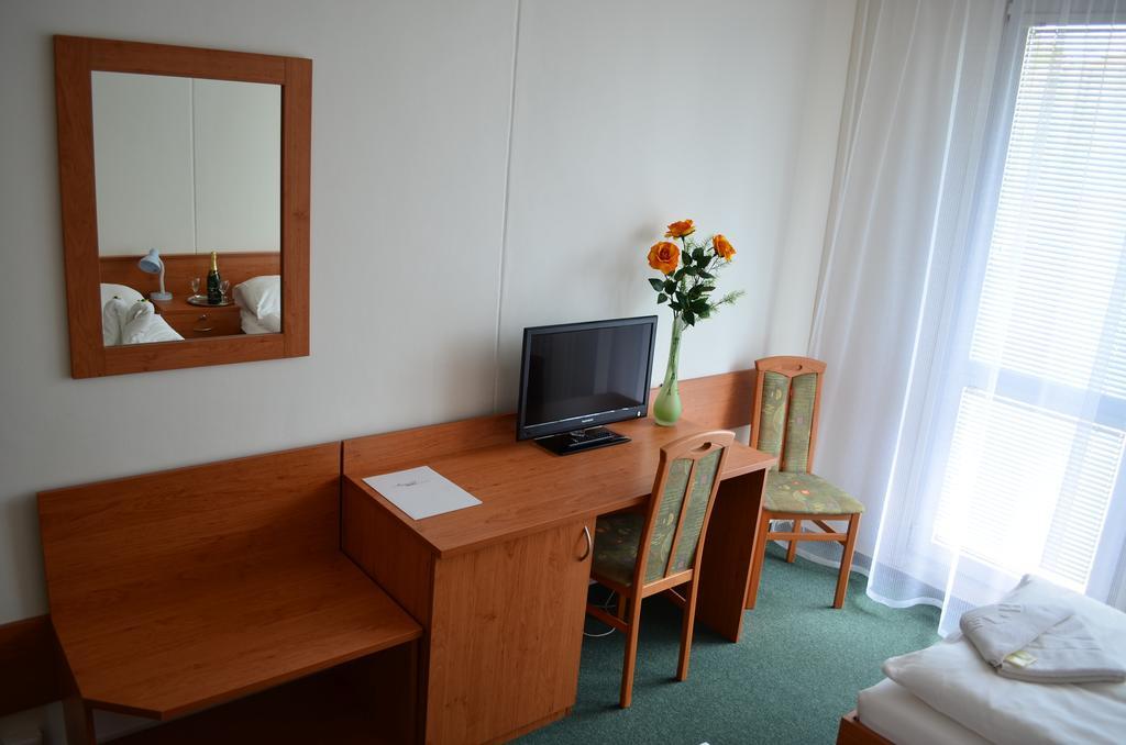 Hotel Arnost Garni ปาร์ดูบิตเซ ห้อง รูปภาพ