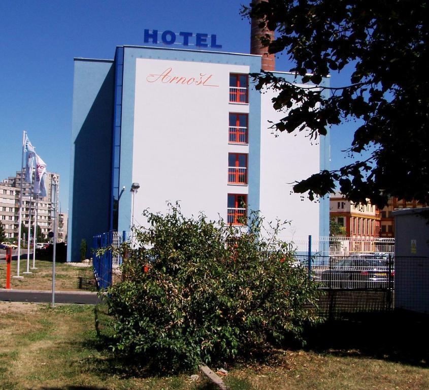 Hotel Arnost Garni ปาร์ดูบิตเซ ภายนอก รูปภาพ