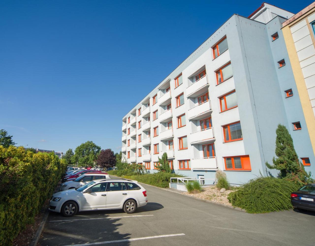Hotel Arnost Garni ปาร์ดูบิตเซ ภายนอก รูปภาพ