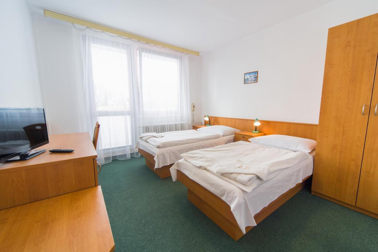 Hotel Arnost Garni ปาร์ดูบิตเซ ภายนอก รูปภาพ